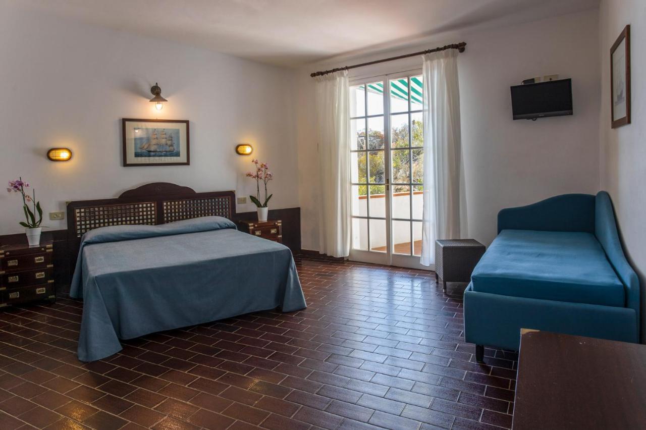 Hotel Antares Capoliveri  Exteriör bild