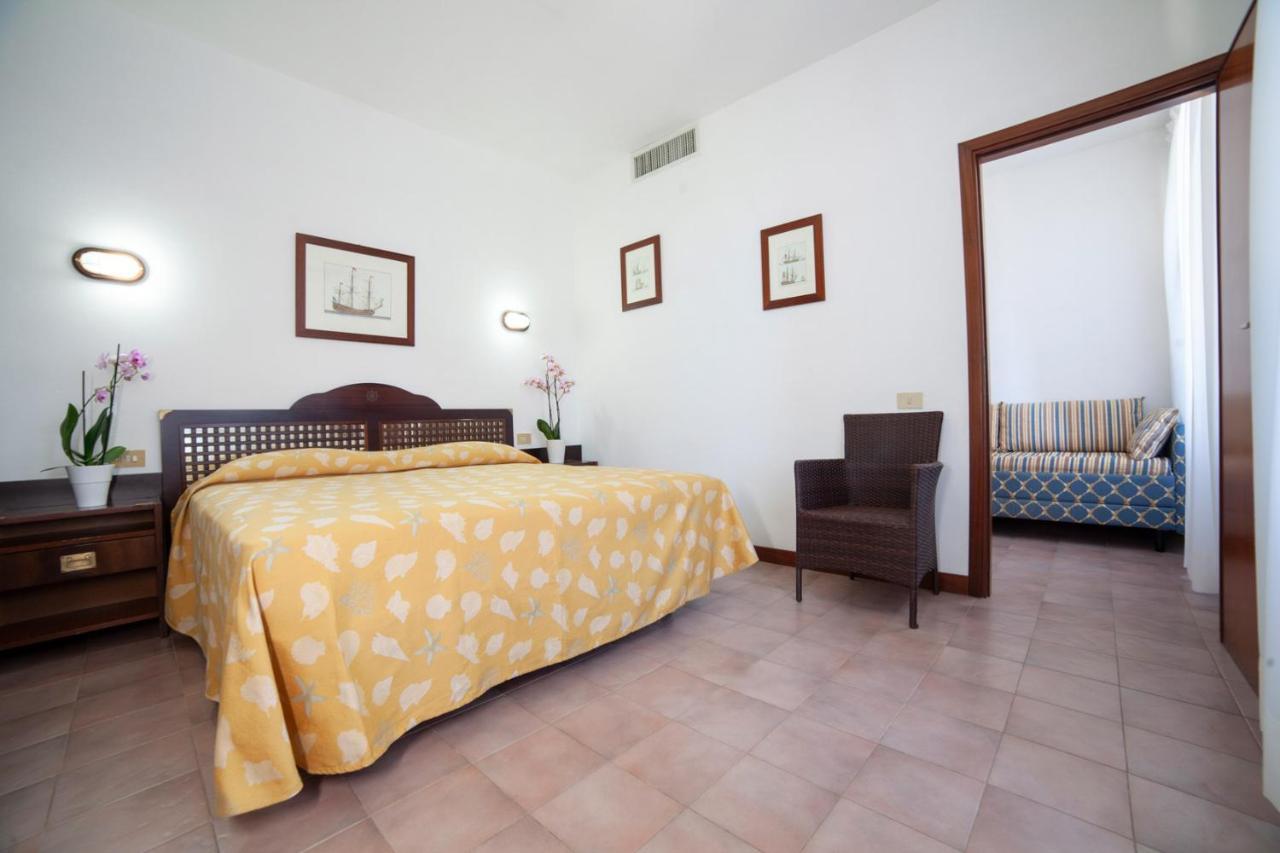Hotel Antares Capoliveri  Exteriör bild