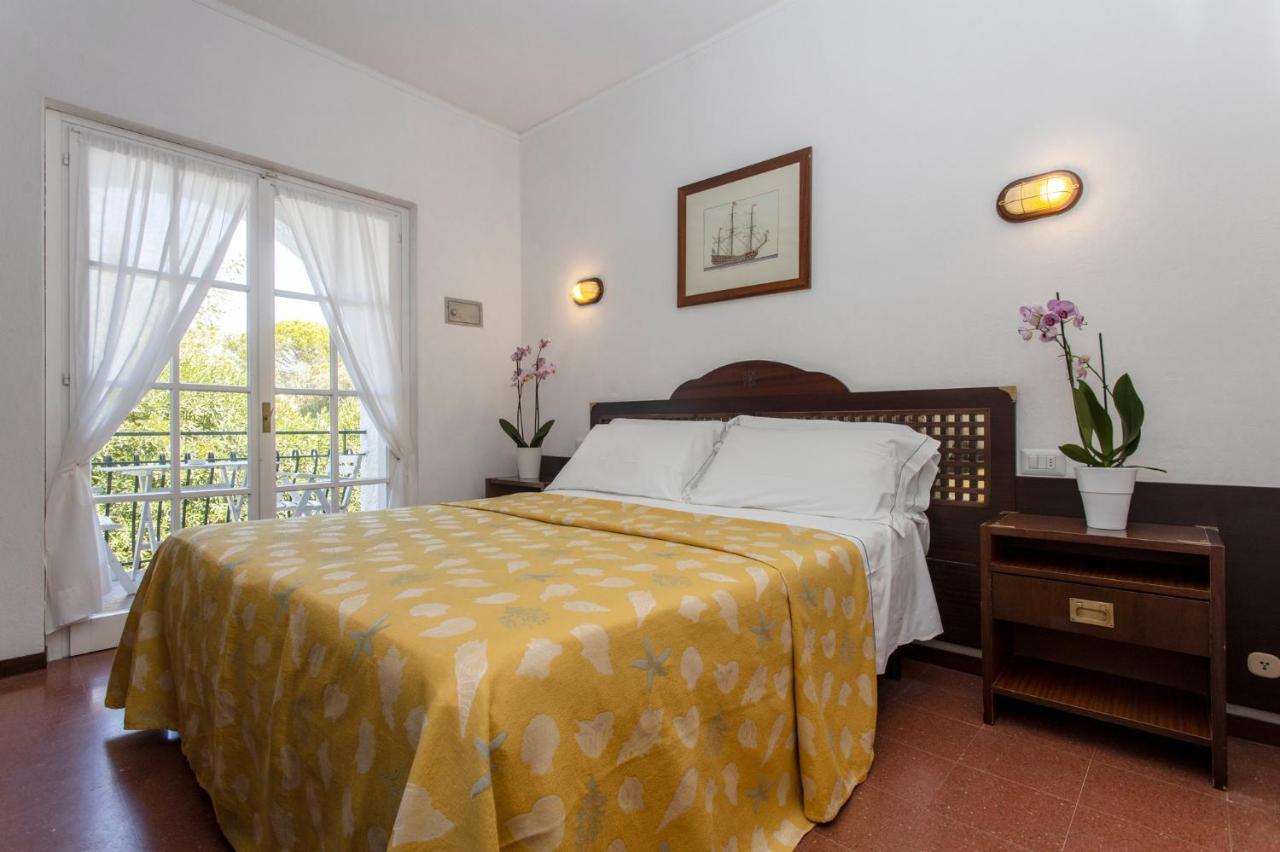 Hotel Antares Capoliveri  Exteriör bild